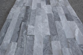 Naturstein Quarzit Riemchen Verblender in grau-weiß